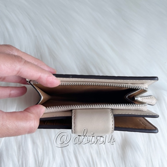 NWT Coach Floral Print Medium Corner Zip Wallet - Picture 4 of 7